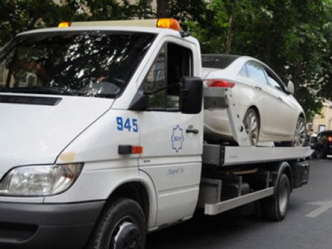 Evakuatorlar yol hərəkəti qaydalarını niyə pozurlar?