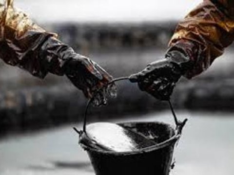 “Azərbaycanda neft hasilatı 10 milyon ton azalacaq” 