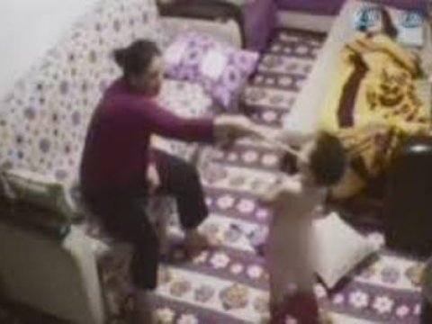  İki azyaşlıya işgəncə verən ögey ana 46 il həbs cəzası aldı - Video 18+  