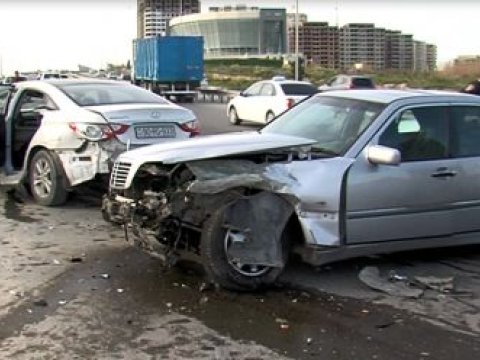 Rusiyada azərbaycanlı müğənni qəzaya düşdü: özü yaralandı, prodüseri öldü - VİDEO