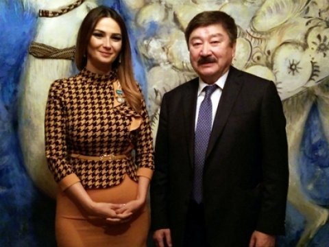 TÜRKSOY Qənirə Paşayevanı mükafatlandırdı