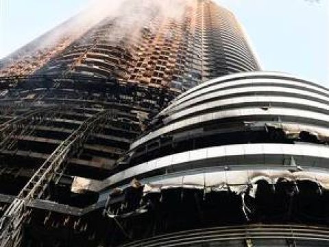 Dubayda yanan otelin içindən FOTO