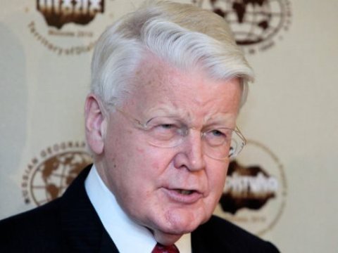 İslandiya prezidenti istefa verdi