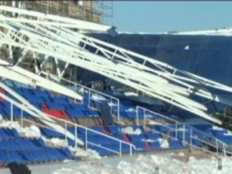  Stadionun dam örtüyü uçub 