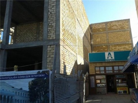 Obyekti söküləcək sahibkar: “Sənədi Zakir Fərəcov verib” - ŞİKAYƏT