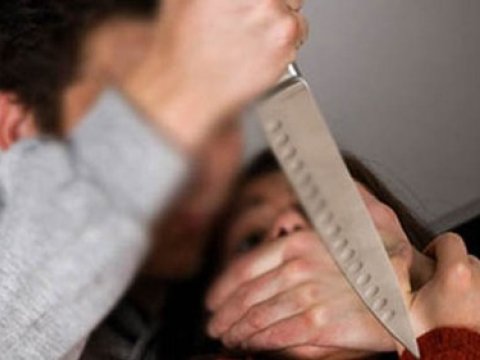  Ər soyuqdan şikayətlənən həyat yoldaşının başını kəsib 