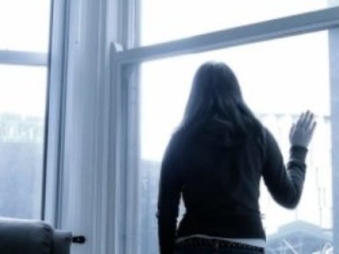 Bakıda nazirlikdə faciə: xanım işçi pəncərədən yıxılıb öldü