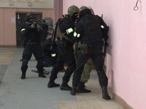 Rusiyada 5 uşağını girov götürən kişi polisə təslim oldu