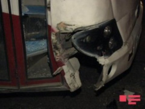 Bakıda qəza törədən avtobus sürücüsü hadisə yerindən qaçdı