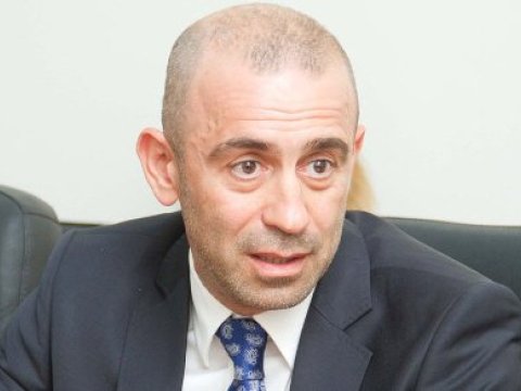 Vahid Mustafayev kütləvi ixtisarlara başladı