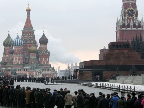 Rusiyada ancaq fəhlələrə inanırlar