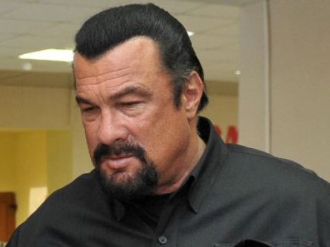 Bakıya gəlmiş Hollivud ulduzu yeni vətəndaşlıq aldı 