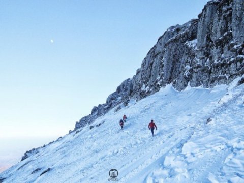Rusiyalı turistlər Qarabağın məşhur Kirs dağında - FOTOLAR