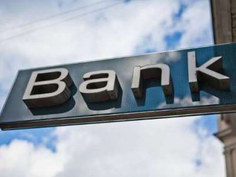 “Mərkəzi Bank banklara sərbəstlik verməlidir” - İqtisadçıdan TƏKLİF