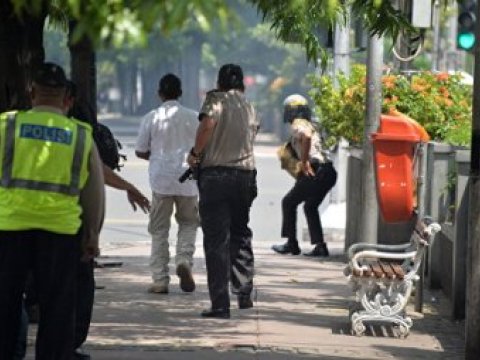 İndoneziya paytaxtında döyüş: 4 terrorçu öldürülüb