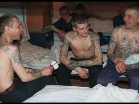 Bu ölkədə məhkumlara söyüş söymək və jarqonla danışmaq qadağan edilib