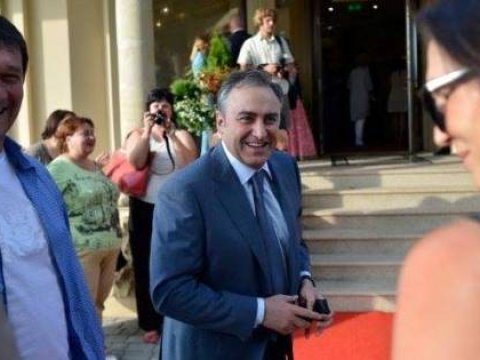 Səfirimizin xanımına cinayət işi açıldı – Rüşvət təklifi