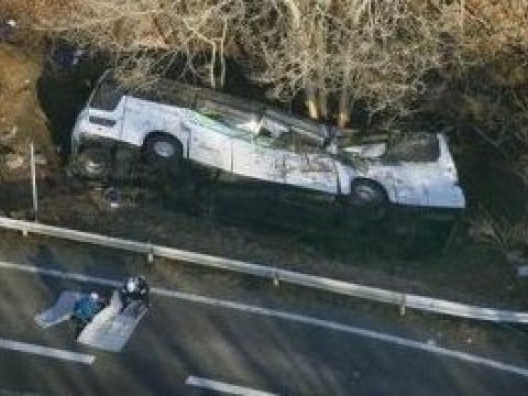 Turist daşıyan avtobus qəzaya düşdü: 14 nəfər öldü