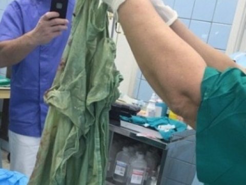 Doğuşu qəbul edən həkimdən səhv – Mələfəni unutdu