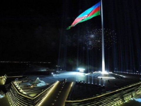 Bayraq Meydanı İdarəsi ləğv edildi 