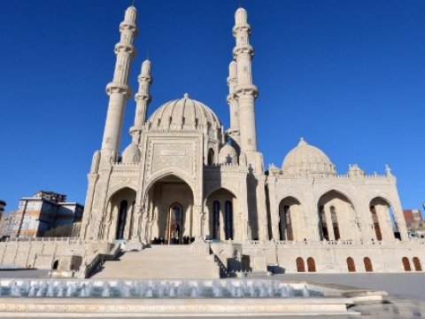 Dindarlar İlham Əliyevin çağırışına vəhdət namazı ilə cavab verdilər