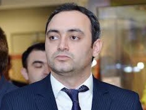 Baş redaktor həmkarının müdafiəsinə qalxdı