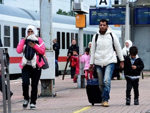 Almaniya miqrantlara görə vergiləri artıracaq