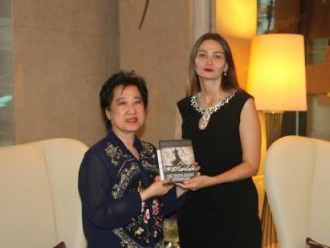 Azərbaycanlı deputatın Tailand görüşləri - FOTO