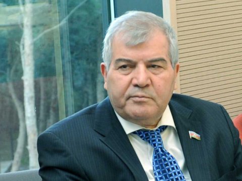 Müğənni Elçin Cəfərov eks-deputatın qızı ilə nişanlandı