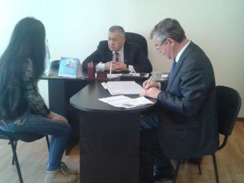 Vahid Əhmədov seçicilərinin manatla bağlı suallarını CAVABLANDIRDI