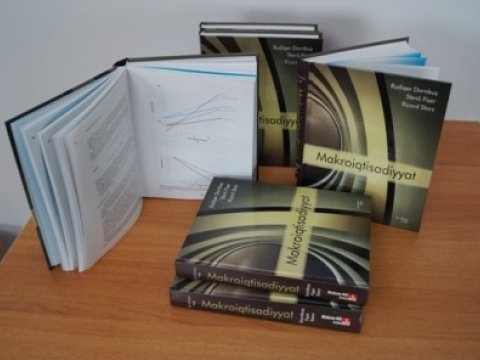 Mərkəzi Bankın maliyyə dəstəyi ilə “Makroiqtisadiyyat” tərcümə olundu