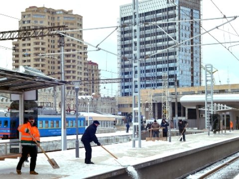 Qarlı, şaxtalı hava dəmiryollarına necə təsir edib? 