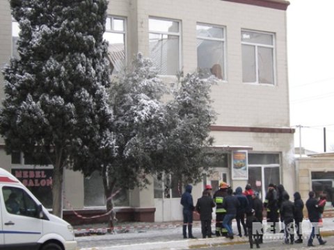 Bakıda univermaq çöküb, dağıntılar altında qalanlar var - FOTO