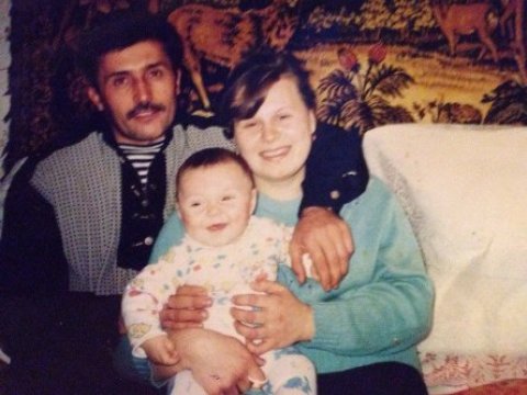 Moskvadakı rus qızı Azərbaycandakı atasını TAPDI - İLLƏR SONRA