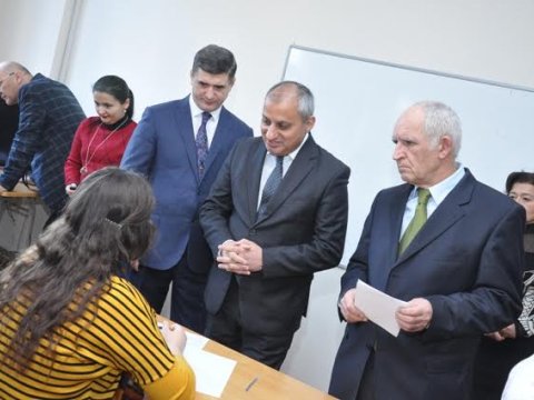 Təhsil ekspertləri və KİV nümayəndələri ADU-da imtahanı izlədilər - FOTO