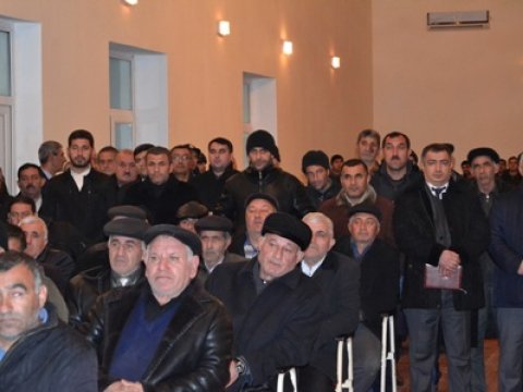 İcra başçısı sakinlərin problemlərini dinlədi