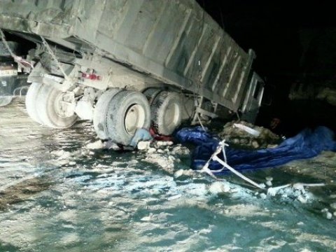 Sürücü təmir etdiyi avtomobilin altında qalıb 