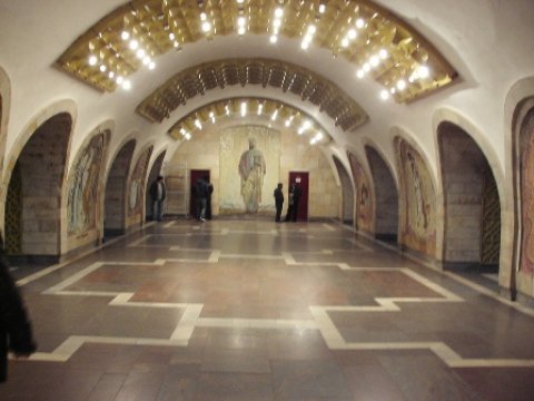 “Nizami” metrosunda bağlanan eskalator istifadəyə verilir 