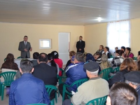 Millət vəkili seçicilərlə görüşüb