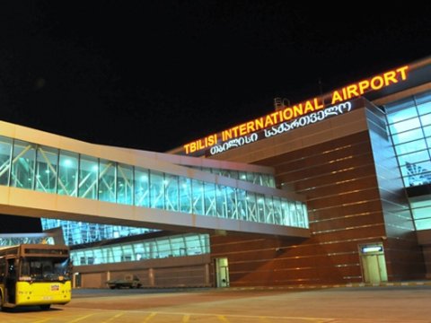 Tbilisi aerportunda OLAY: Çindən gələn reys Bakıda eniş etdi