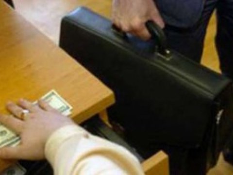 Dövlət Komitəsində 170 min rüşvət verən şəxs hazırda müəllim işləyir