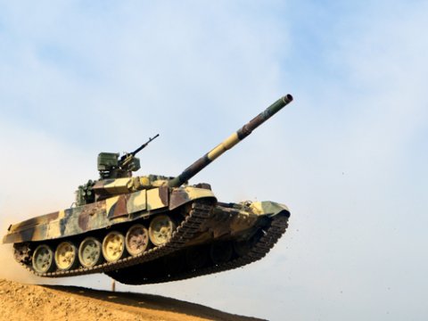Azərbaycan tankları düşməni qorxuya saldı