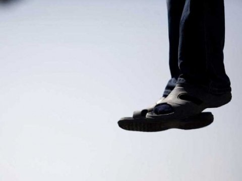 Kəndirin qırılması intihar edən şəxsin istəyinə mane oldu 