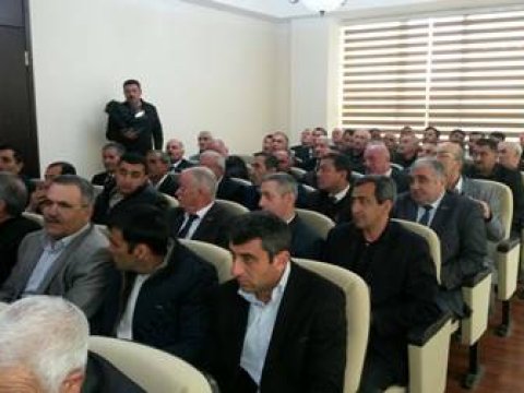 Əhliman Əmiraslanov seçicilərinin problemlərini dinləyib - FOTO