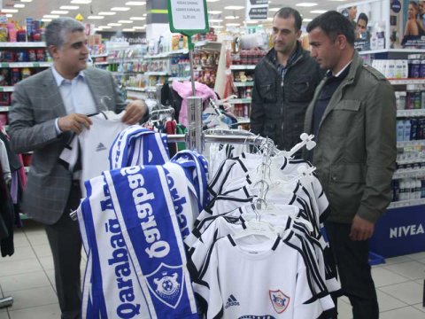 Türkiyəli müəllim Bakıda oğluna “Qarabağ”ın formasını ala bilmədi