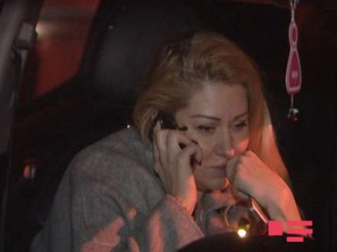 Bakıda qadını maşını ilə birlikdə evakuasiya etdilər