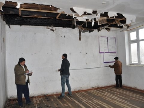Deputat ermənilərin yandırdığı məktəbi təmir etdirir - FOTO