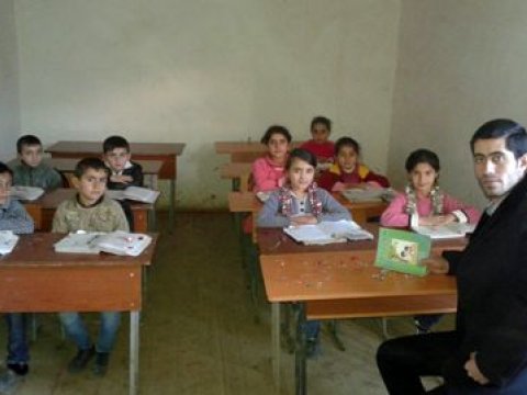 Ucqar kəndin gənc müəllimi: “Maaşım ancaq özümə çatır” - MÜSAHİBƏ