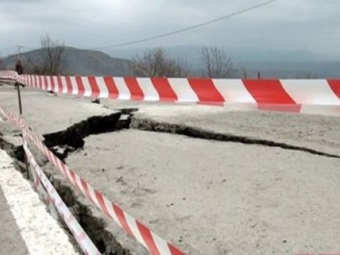  Bakı-Şamaxı-Yevlax yolunun bir hissəsi çöküb 