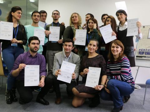 Birləşmiş Krallığın təşkilatı Azərbaycanda müəllimlərlə işləyir